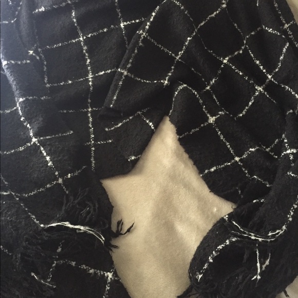 Cozy fall scarf/ wrap - window pane design - Picture 3 of 4